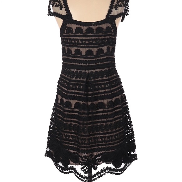 Anthropologie | Embroidered Cocktail Dress size 6 - Picture 3 of 3